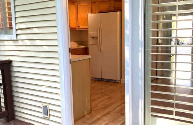 Holiday PRICE DROP! Corner lot townhome near Percy Priest Lake