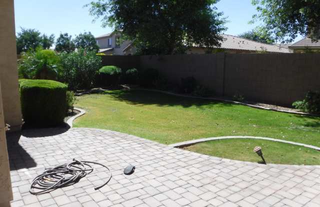 3391 E Yellowstone Pl