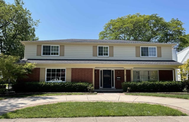 541 Perrien - 541 Perrien Place, Grosse Pointe Woods, MI 48236