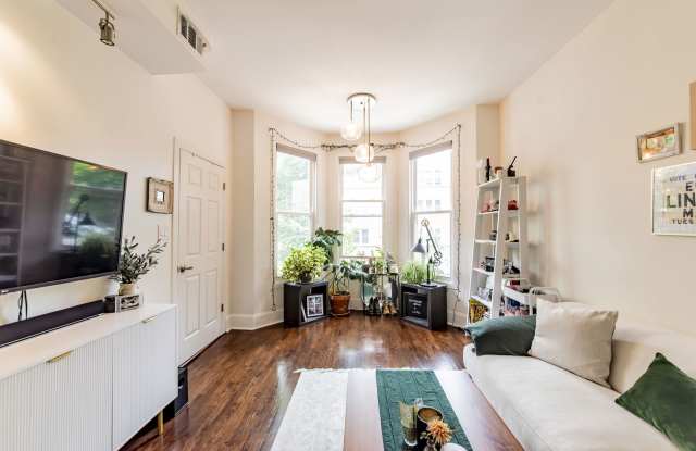 2251 West Melrose Street