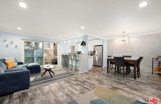 Photo of 1734 N Fuller Ave