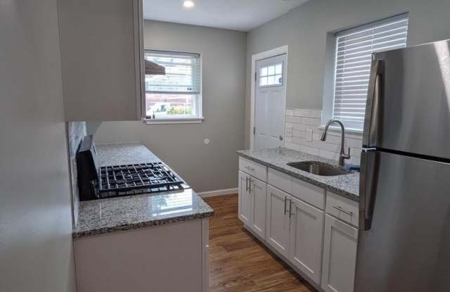 2121 E LIPPINCOTT STREET