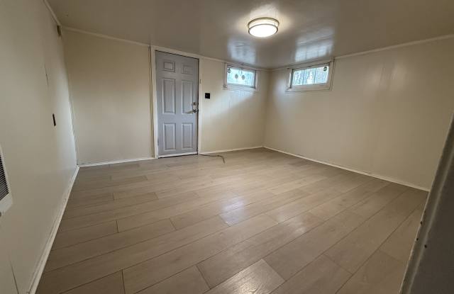 303 Ne Ash Ave