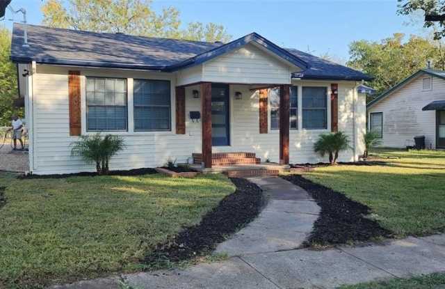 Photo of 2500 Mayo Street