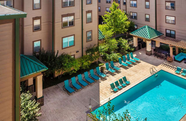 Photo of Canal Square Apartments of Indianapolis