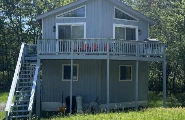 568 Sullivan Trail