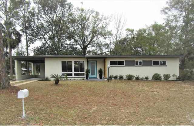 814 Woodland Dr