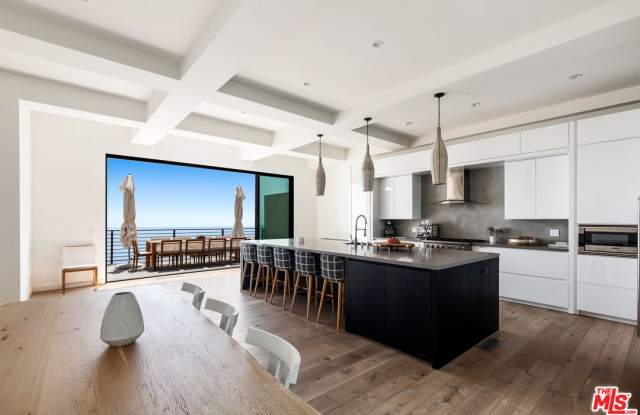 3359 Rambla Pacifico