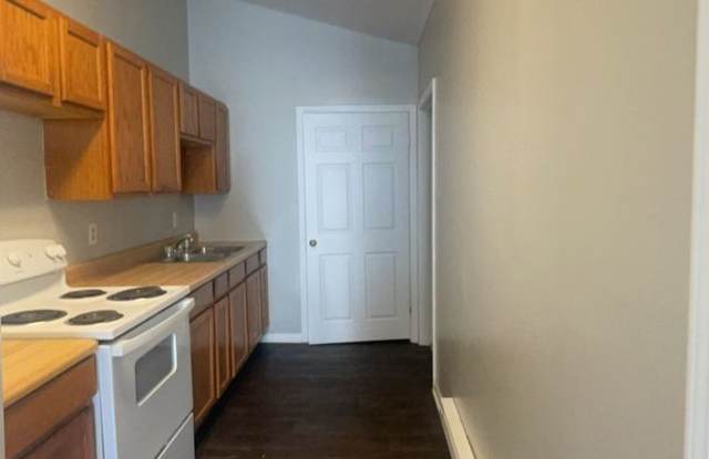 111 1/2 S Dicks St - Your Ball State Home Awaits! Cozy 2-Bedroom Duplex Near Campus