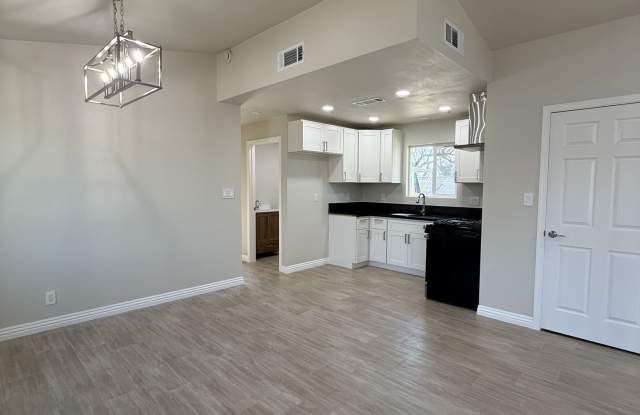 4823 West Myrtle Avenue - B