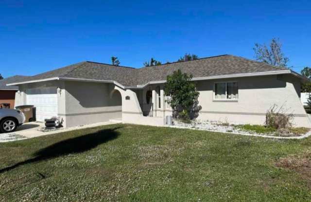 233 SW 32nd Ter