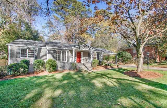 368 Lakemoore Drive NE