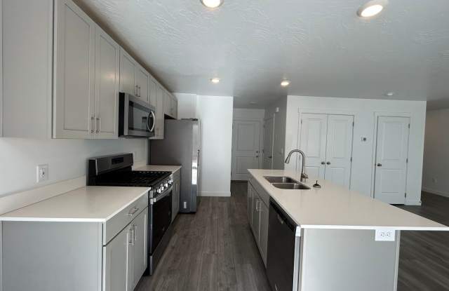 4 bedroom!!