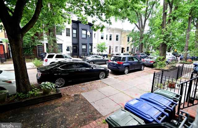 646 ORLEANS PLACE NE