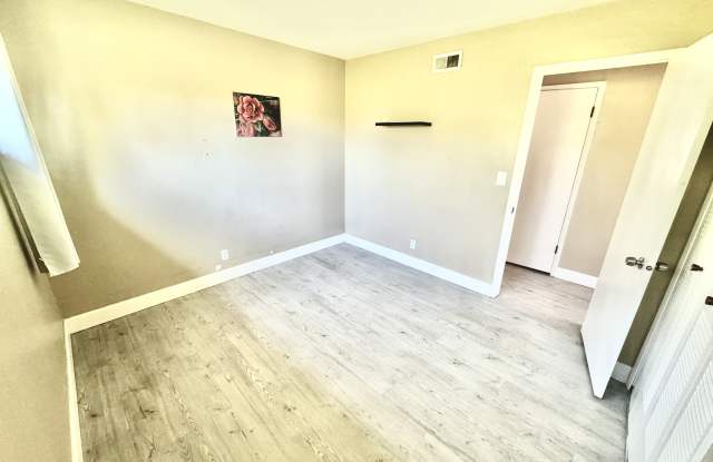 25385 Calaroga Avenue