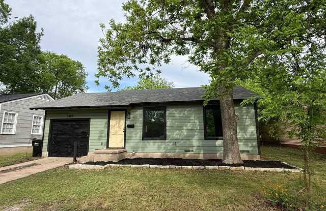 Updated 2 bedroom, 1 bath home in a convenient Temple location