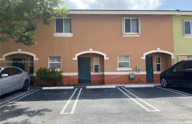 7955 NW 8th St - 7955 NW 8th St, Fountainebleau, FL 33126