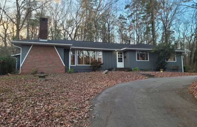 Large 3 bedroom home in East Ridge