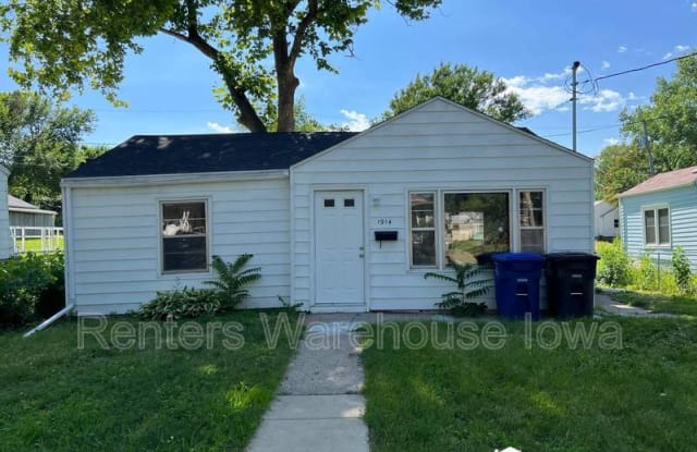 1914 10th St - 1914 10th Street, Des Moines, IA 50314