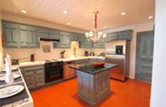 318 1/2 San Pasquale AVE NW Casita