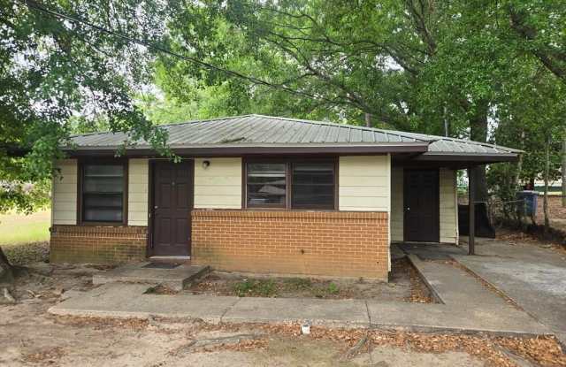 806 S Ussery