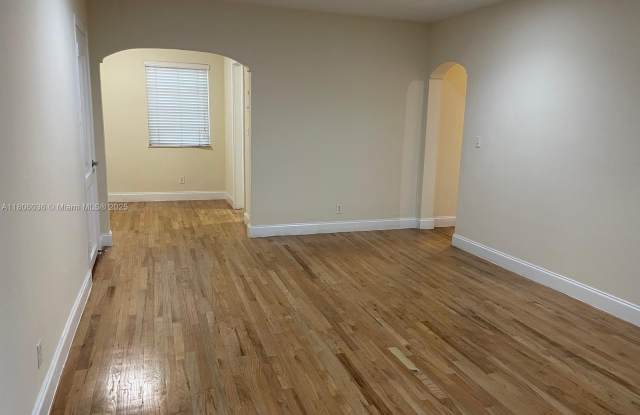 Photo of 815 W 40 Street