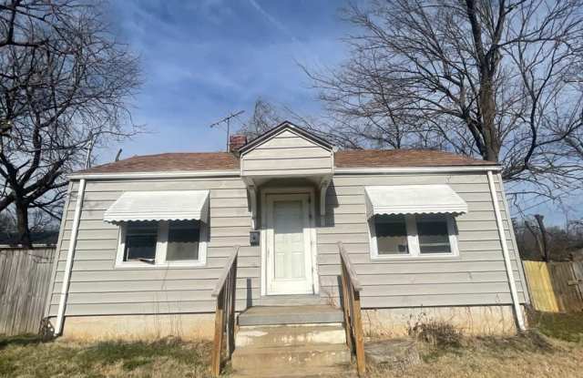 2 bedroom 1 bath available now - 815 East Locust Street, Springfield, MO 65803