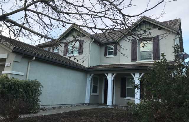 4 bed/ 2.5 ba house - Plumas Lake area