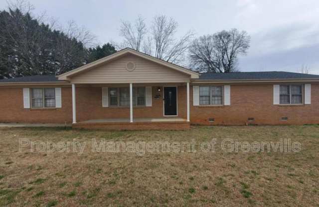 4 Claxton Dr