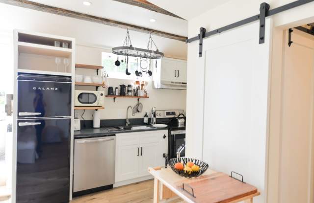 Great Price for Brand New One Bedroom Apartment, ALL utilities included!