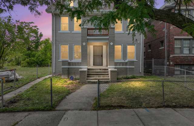 5124 West Chicago - 2