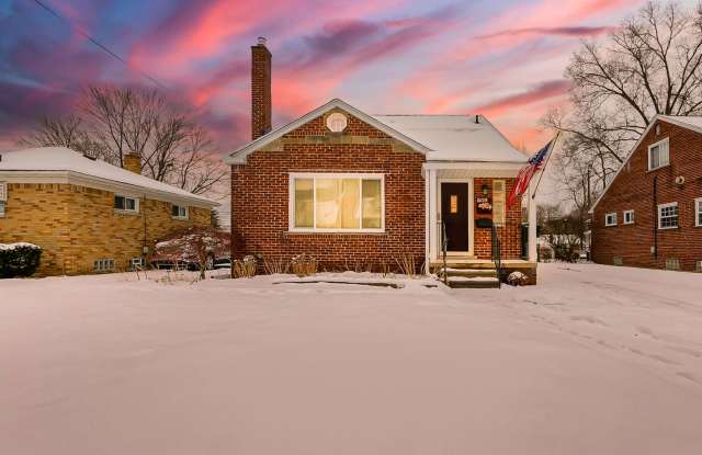 Photo of AVAILABLE NOW! Spacious 4-Bed Gem in the Heart of Clawson!