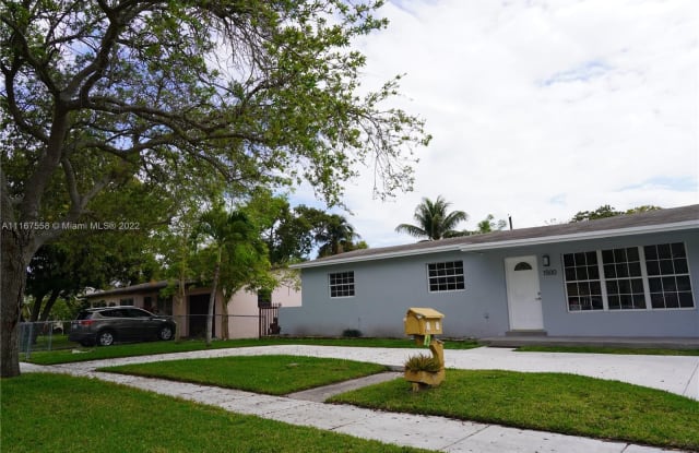 1500 NE 137th St - 1500 Northeast 137th Street, North Miami, FL 33161