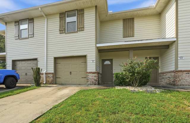 Beautiful Townhome in Arbor Lakes!