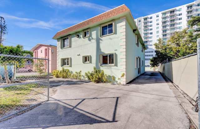 220 NW 7th Ave