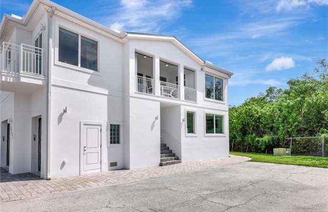 2001 Nettles Boulevard