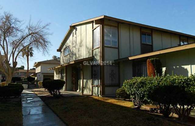 Bright and Inviting Residence with Comfortable Living Spaces!