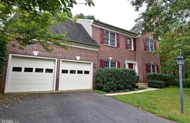 Elegant Brick Colonial on Quiet Cul-de-Sac—Spacious, Bright, and Private!