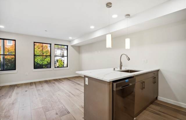 3804 Lancaster Ave Unit 203