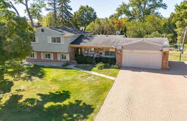 Photo of 2616 Douglas Drive