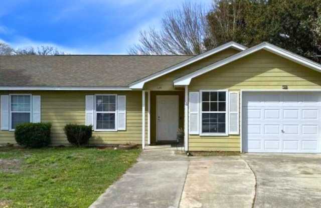 Prime Location! 4-Bedroom Home with Fenced Yard – Minutes from I-95 & Kings Bay