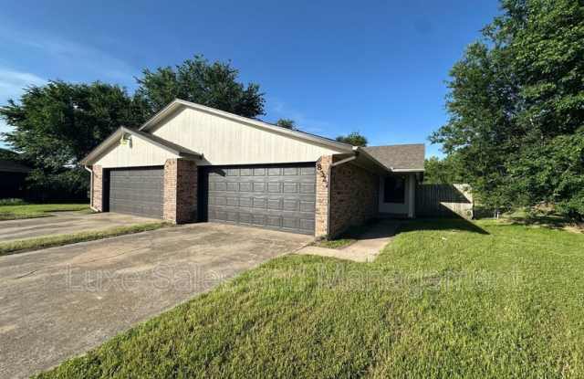 Photo of 8320 NW 7th Street