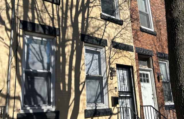 Photo of 2519 W Gordon St