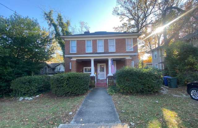 Photo of 2712 Preston St. Unit 1/2- UPSTAIRS/PRE-LEASE AVAILABLE FOR 2026-2027 SCHOOL YEAR