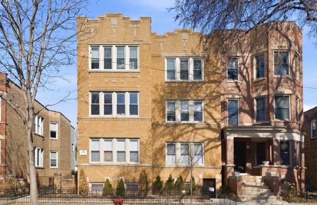1928 W Addison Street unit: 2S