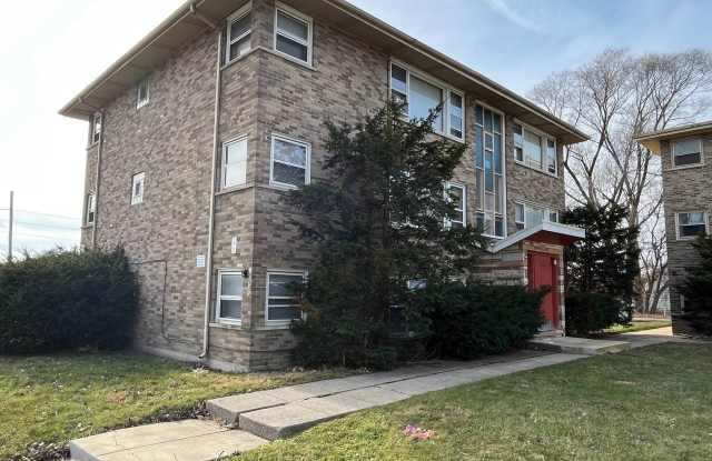 Photo of 13940 S Edbrooke Avenue unit: 2W