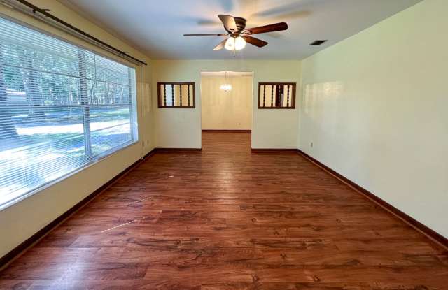 3BR/2BA House with Two Car Garage  Large Backyard