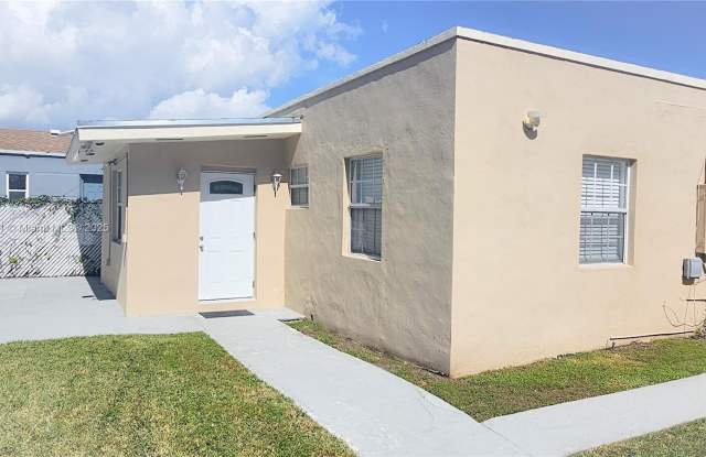 Photo of 2265 SW 15th St