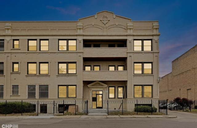 416 E 43rd Street - 416 East 43rd Street, Chicago, IL 60653