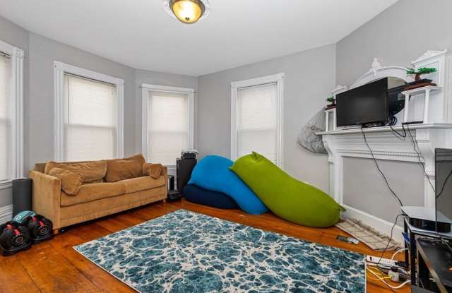 Photo of 46 Hillside St #1A Boston MA 02120